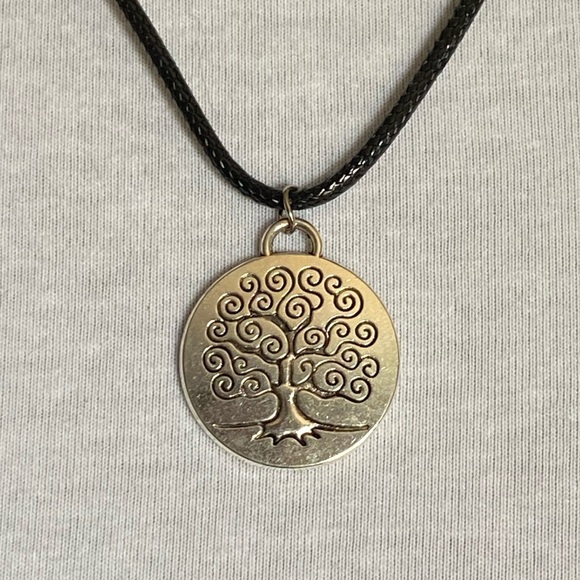 Tree Of Life Necklace - Picture 4 of 8